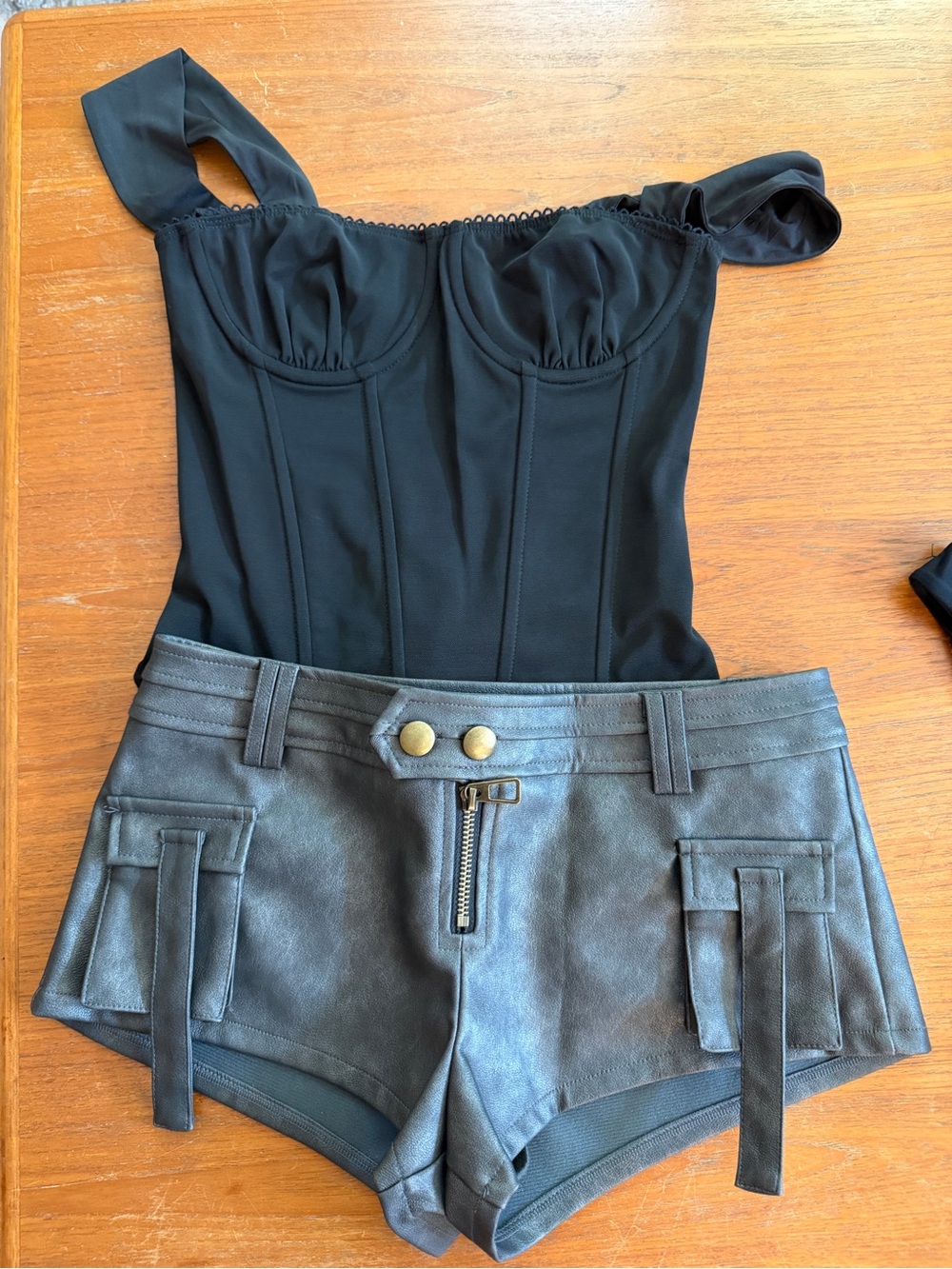 Edikted Marcella wide strap corset top sz Small black NWT - Picture 7 of 7